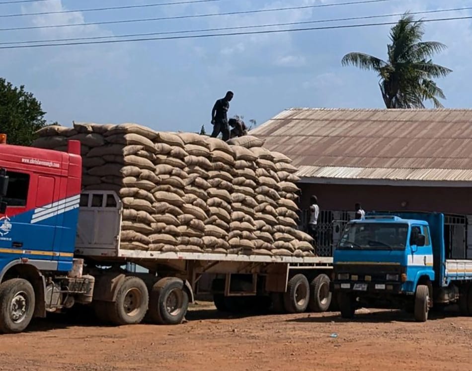 Image shows cocoa being loaded onto a truck in Ghana for delivery to the Cocobod depot. Image: © Benjamin Setor Gbadago | African Cocoa Stories