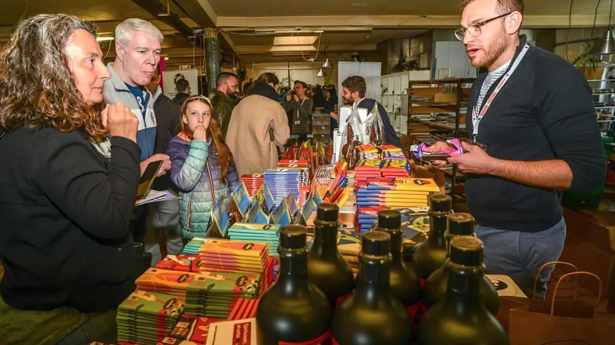 Image shows consumers tasting chocolate at Zurich's Schoggifestival
